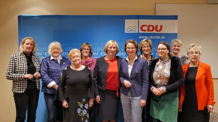 Der neugewählte FU-Kreisvorstand mit Ministerin Ina Scharrenbach