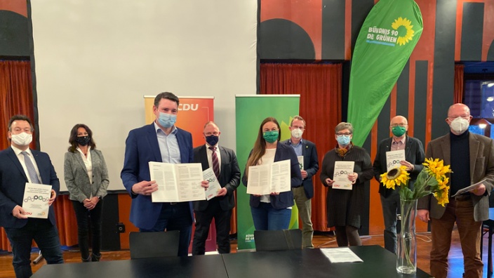 Spitzen von CDU und Grünen unterschreiben Koalitionsvertrag