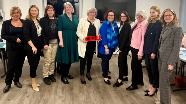 Der neue FU-Bezirksvorstand mit Verta Rilke-Haerst an der Spitze