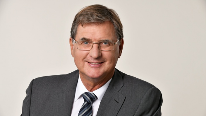 Dr. Bernhard Hausberg